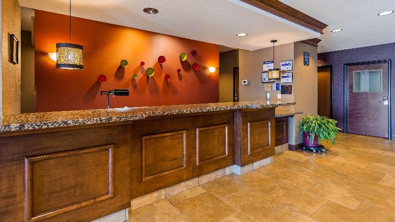 Best Western Plus Carousel Inn & Suites 4