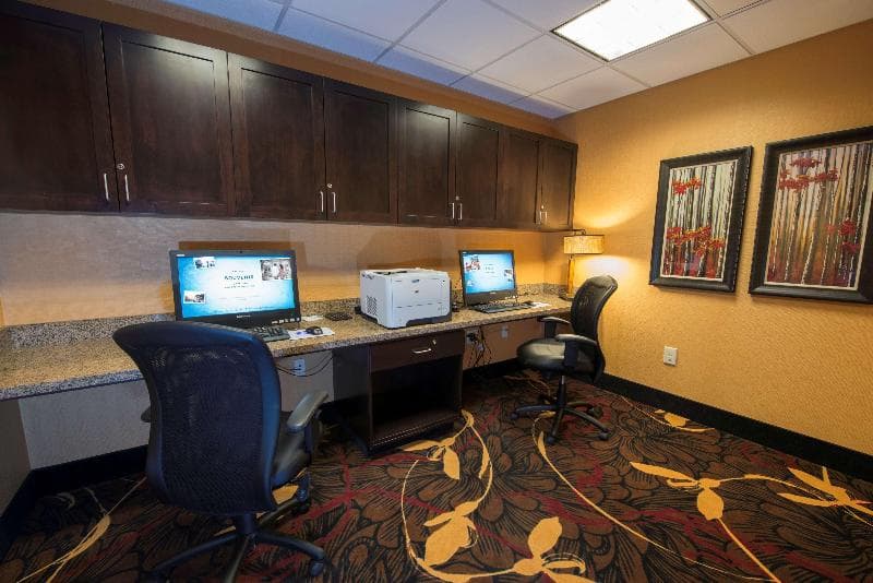Hampton Inn & Suites Bismarck Northwest 1