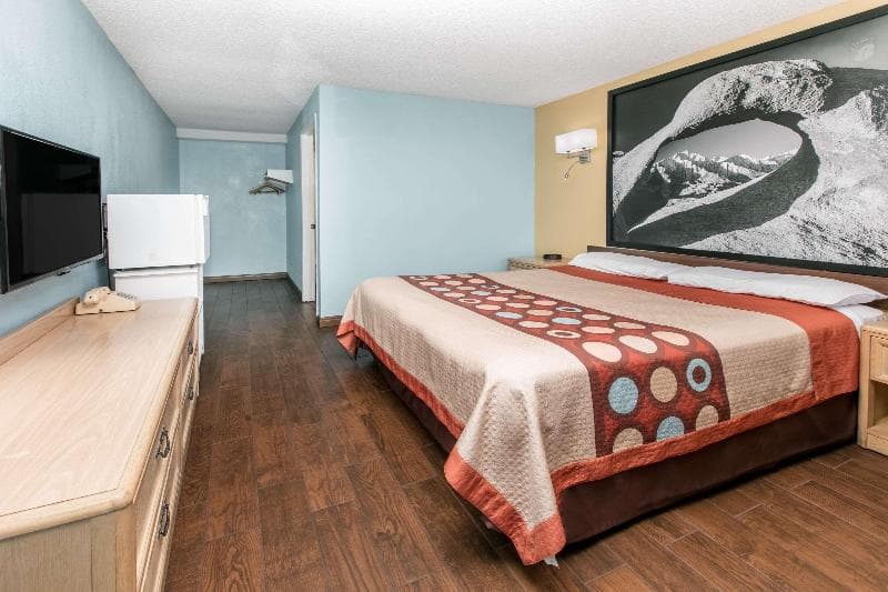 Super 8 By Wyndham Bishop 3
