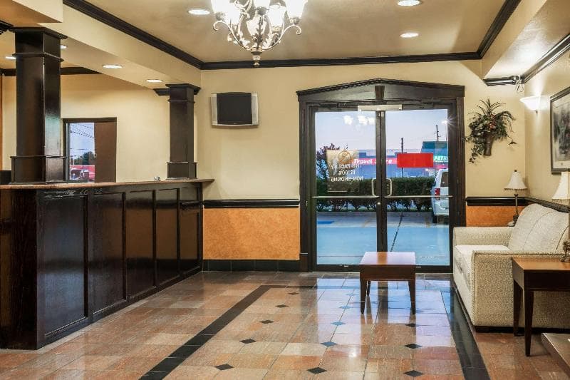 Econo Lodge Beaumont I-10 South 3