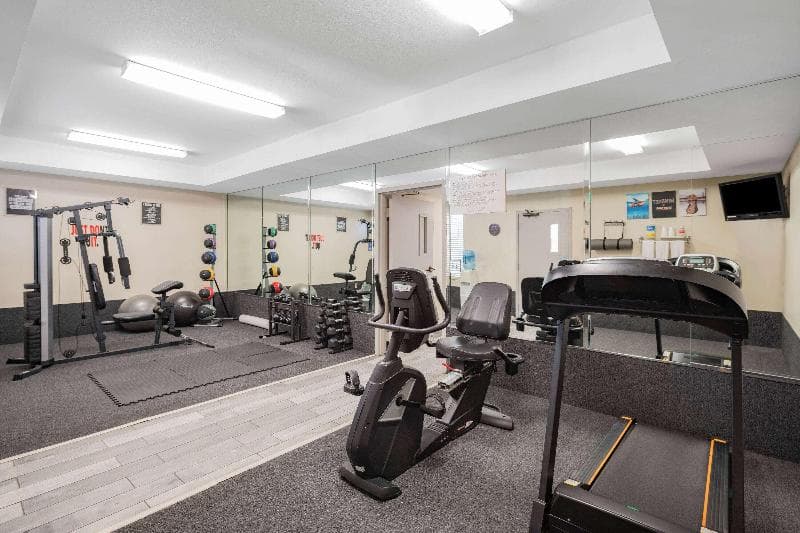 Ramada By Wyndham Bakersfield North 3