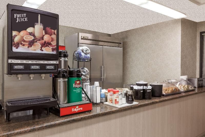 Ramada By Wyndham Bakersfield North 4