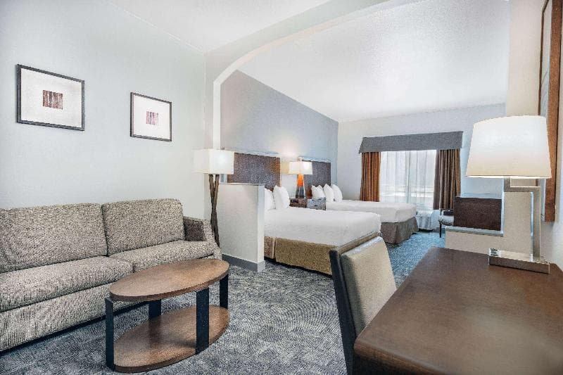 Ramada By Wyndham Bakersfield North 5