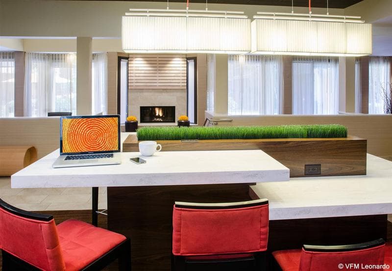 Courtyard By Marriott Bakersfield 5