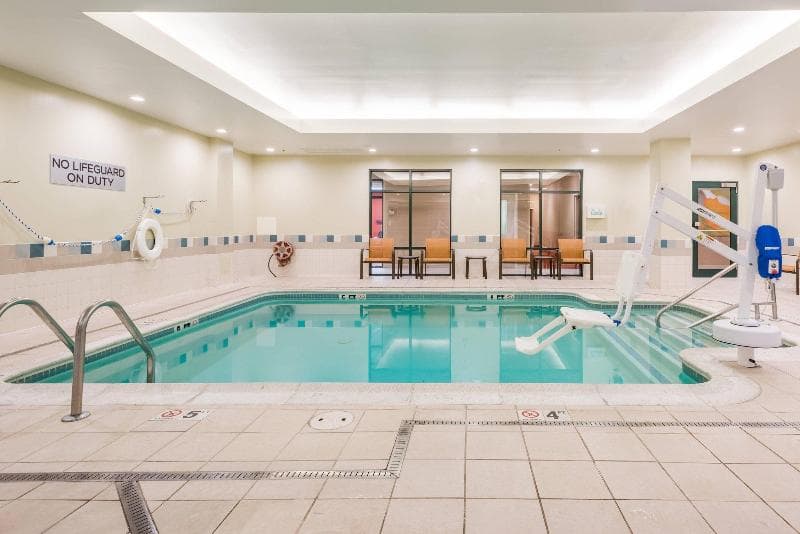 Courtyard By Marriott 3