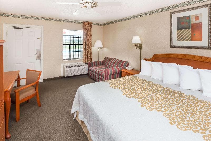 Days Inn by Wyndham Batesville photo 1