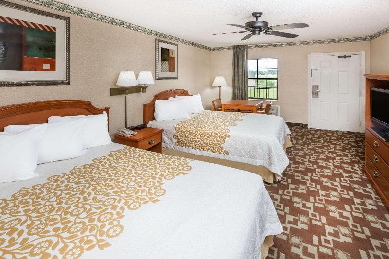 Days Inn by Wyndham Batesville 3