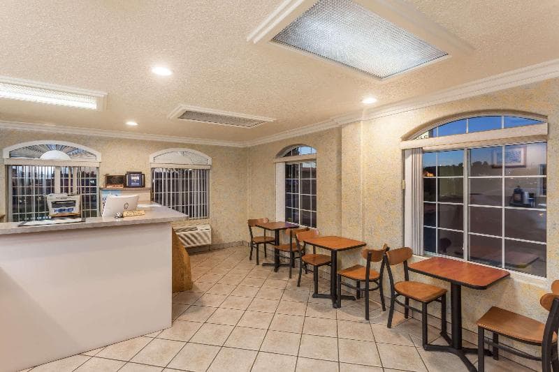Travelodge By Wyndham Victorville 5