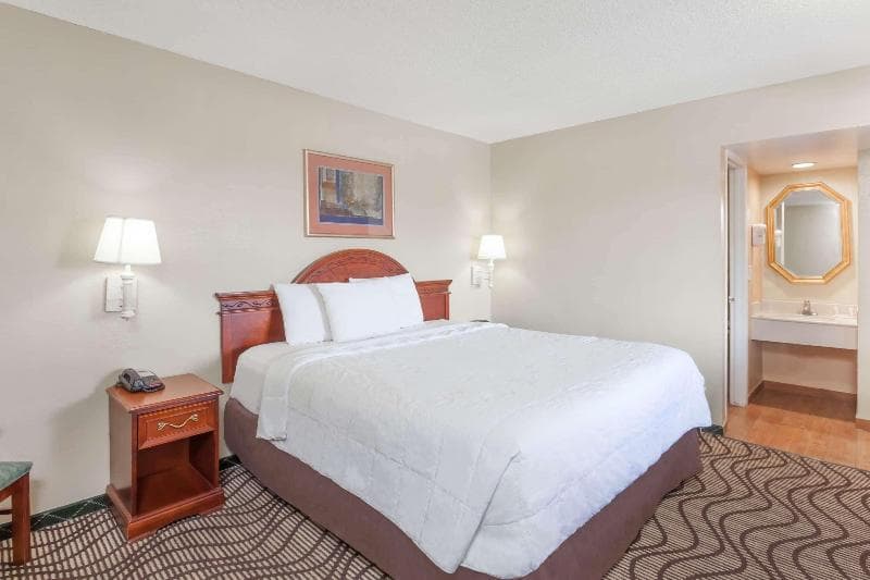 Travelodge By Wyndham Victorville 1