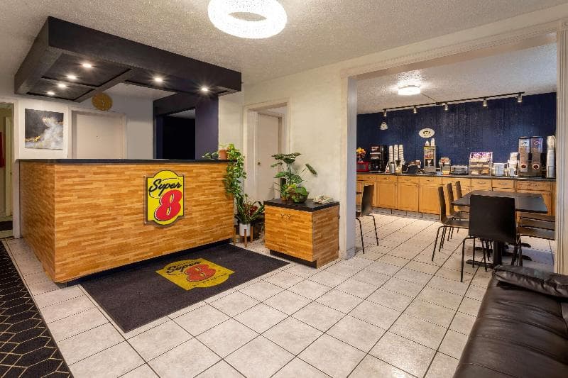 Super 8 By Wyndham Wooster 4