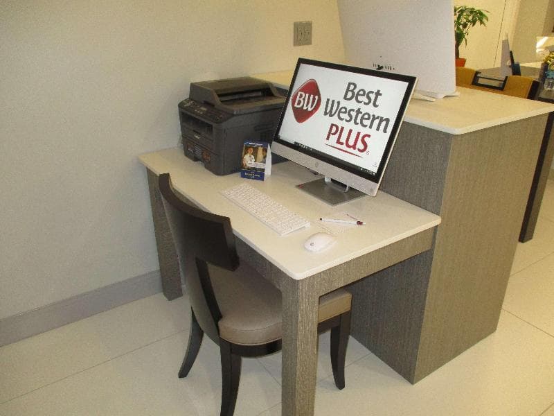Best Western Plus Bloomington East Hotel photo 1