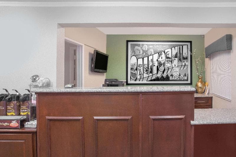 Super 8 by Wyndham Barstow 3