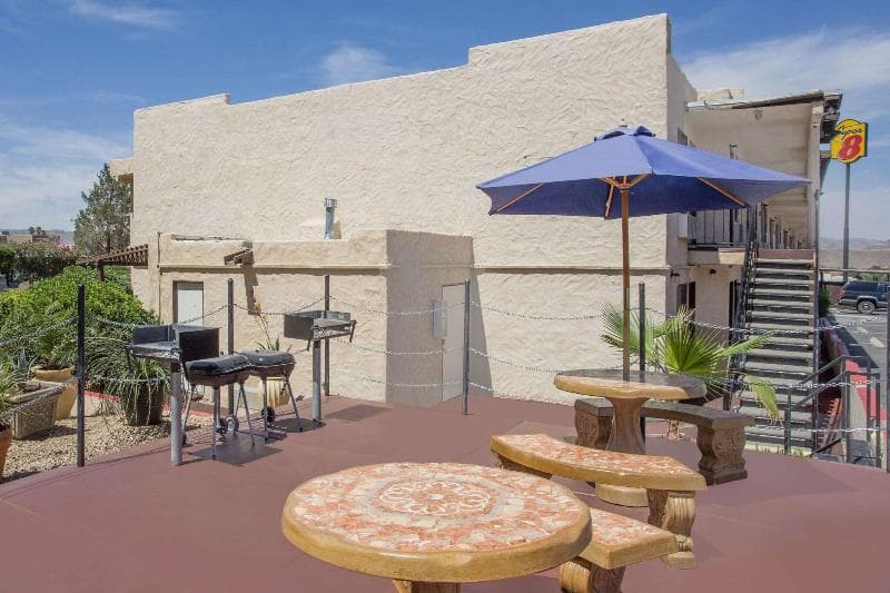 Super 8 by Wyndham Barstow 2