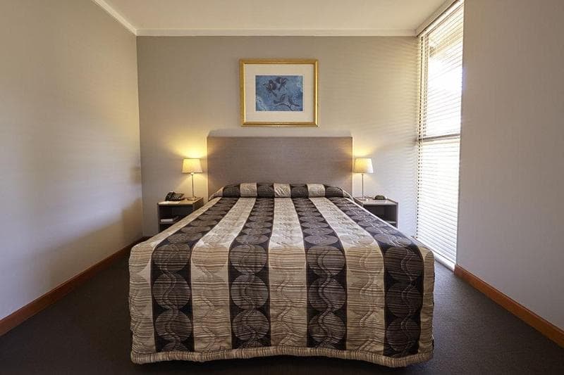 Seasons Hotel Newman photo 1