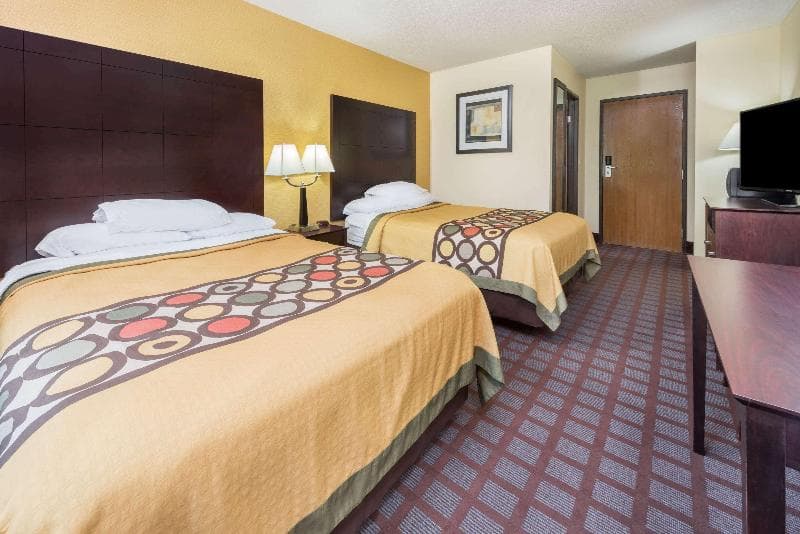 Super 8 by Wyndham Bloomington 2