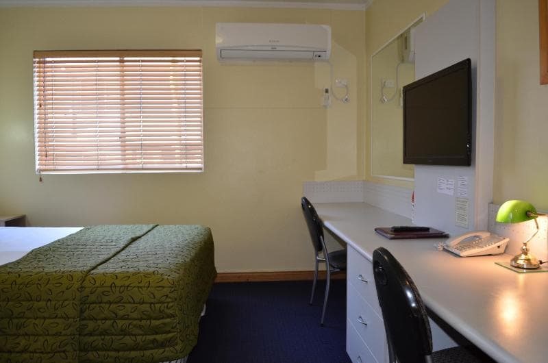 Airport Motel 2