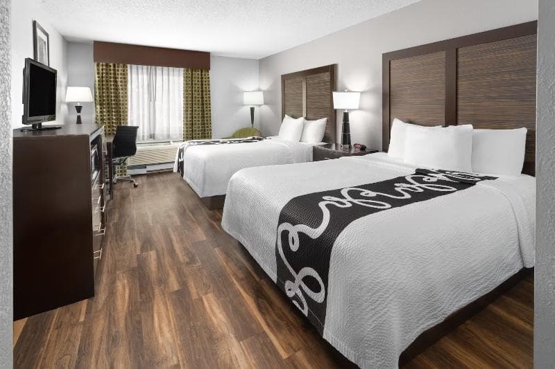 La Quinta Inn by Wyndham Buffalo Airport 4