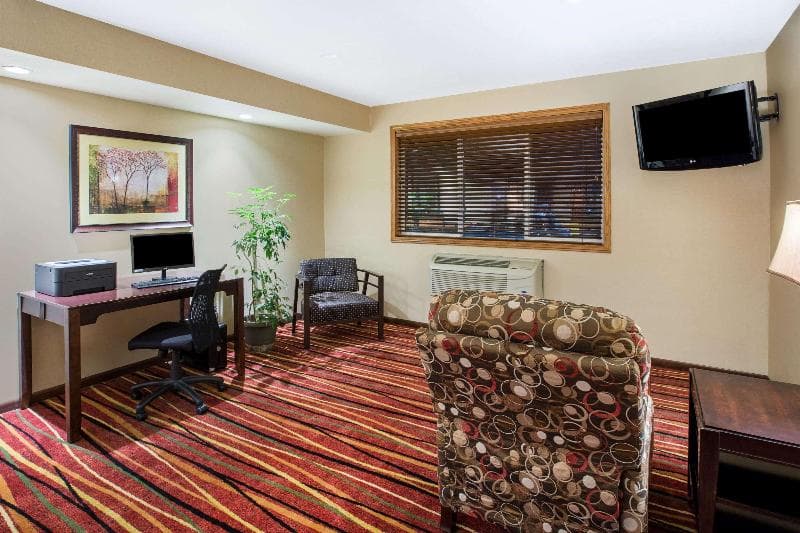 Super 8 By Wyndham Brookings 2