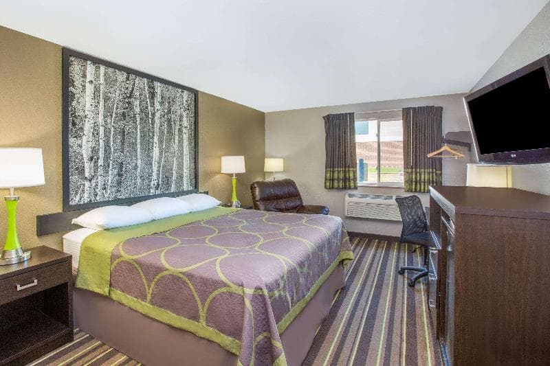 Super 8 By Wyndham Brookings photo 1