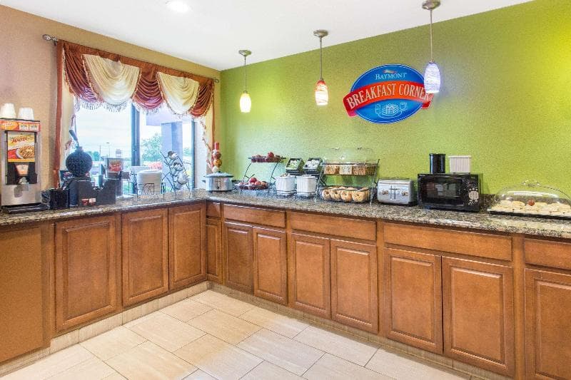 Baymont By Wyndham Waukesha 4