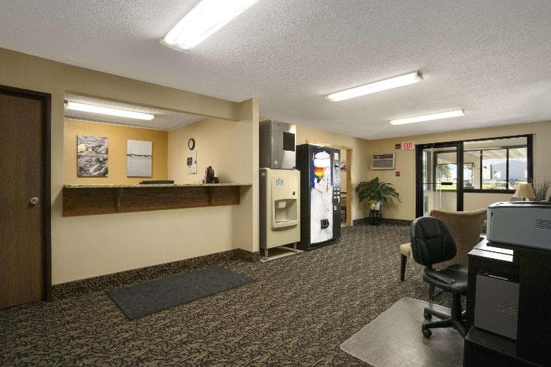 Super 8 By Wyndham Alexandria Mn 4