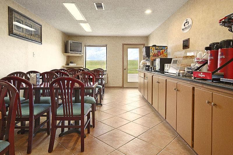 Super 8 by Wyndham Rayville 5