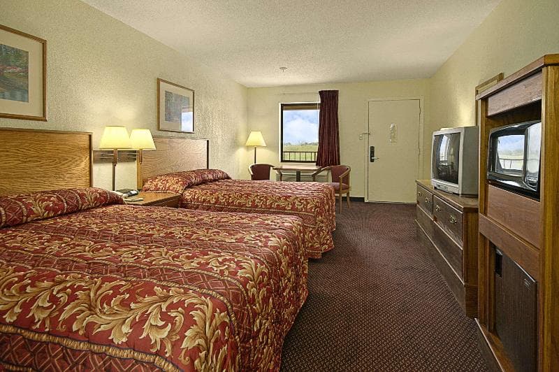 Super 8 by Wyndham Rayville photo 1