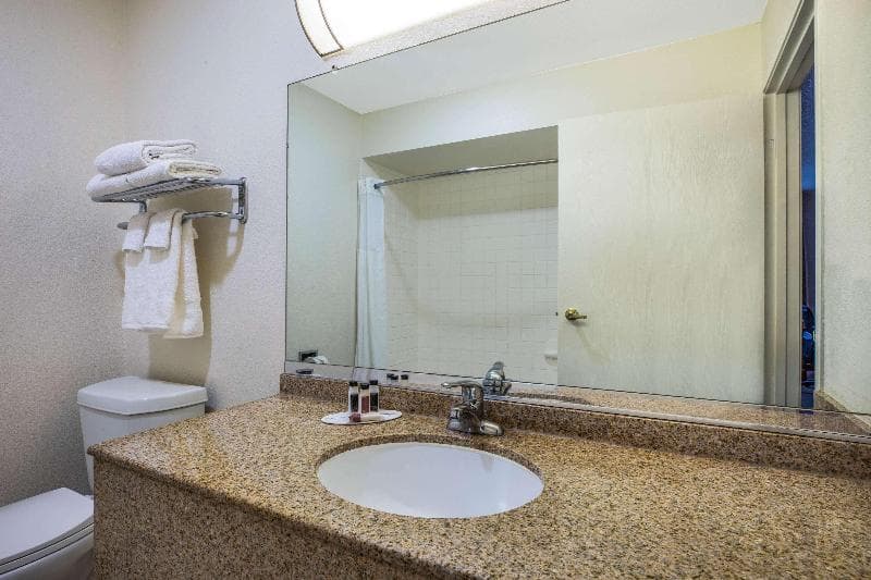 Baymont by Wyndham Tehachapi 5