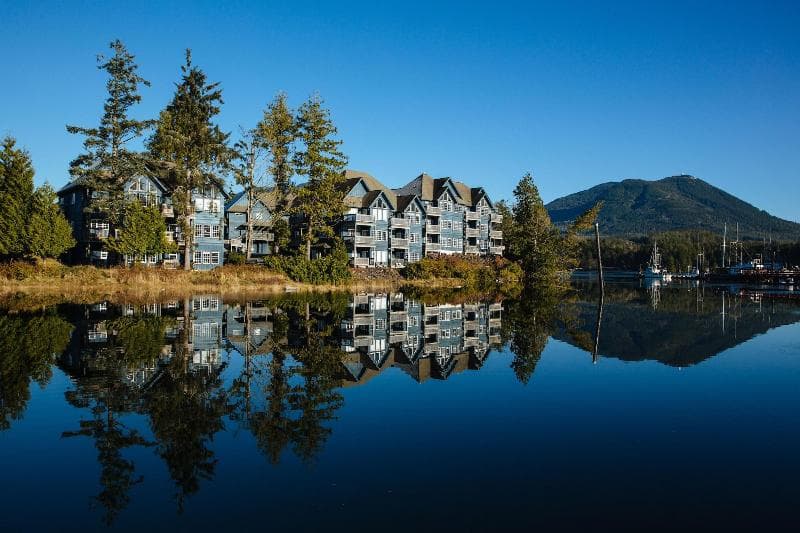 Water's Edge Shoreside Suites 5