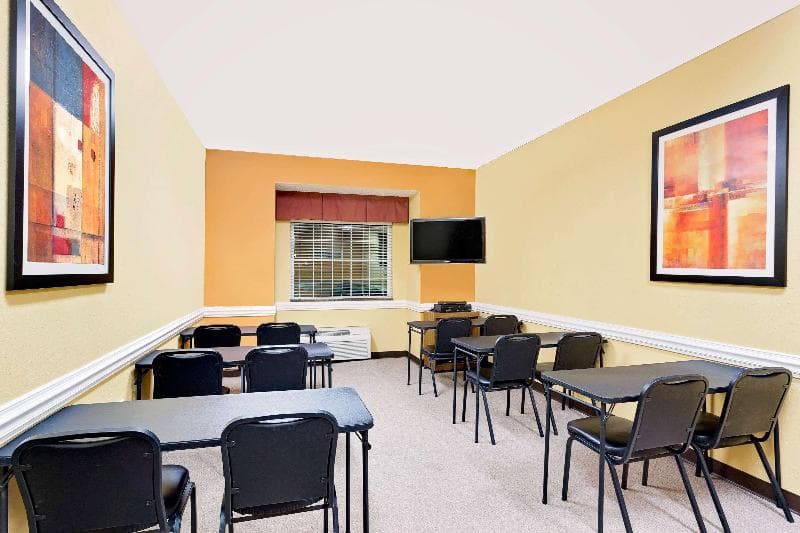 Microtel Inn & Suites by Wyndham Princeton 2