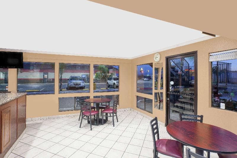 Days Inn By Wyndham Lost Hills 3