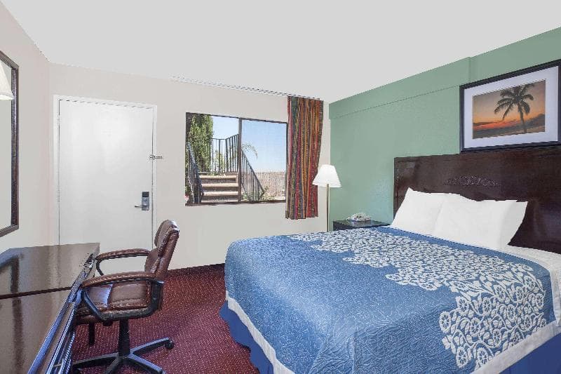 Days Inn By Wyndham Lost Hills photo 1