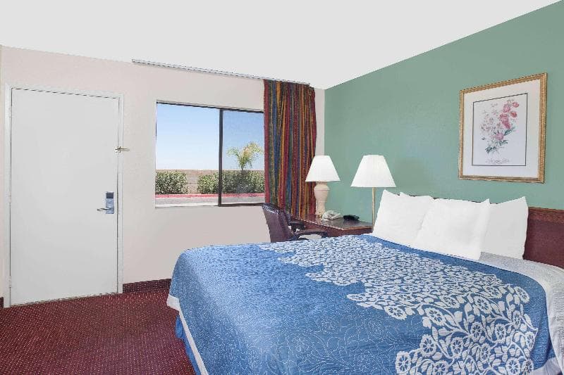Days Inn By Wyndham Lost Hills 2