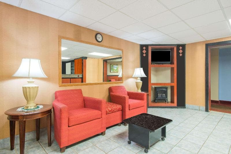 Super 8 By Wyndham Gardner 4