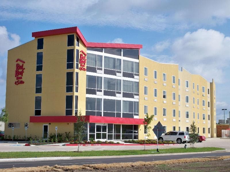 Red Roof Inn & Suites Beaumont 2