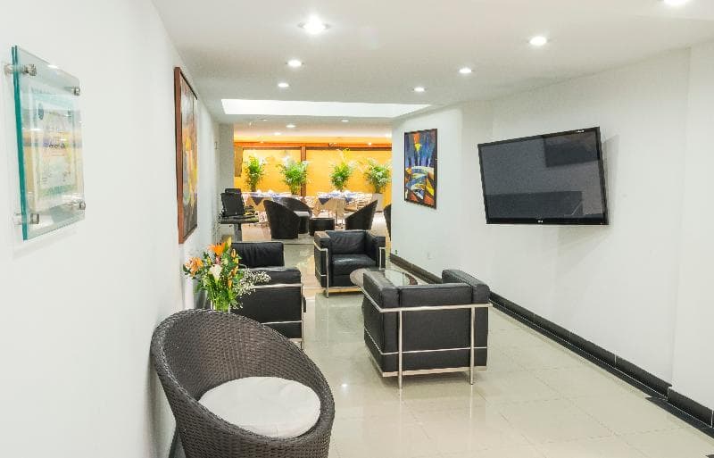 Hotel Regency Suites La Feria 4