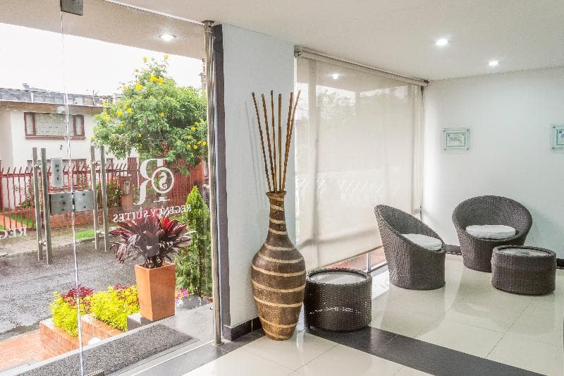 Hotel Regency Suites La Feria 5