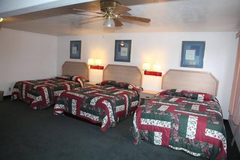 Two Sunsets Hotel main