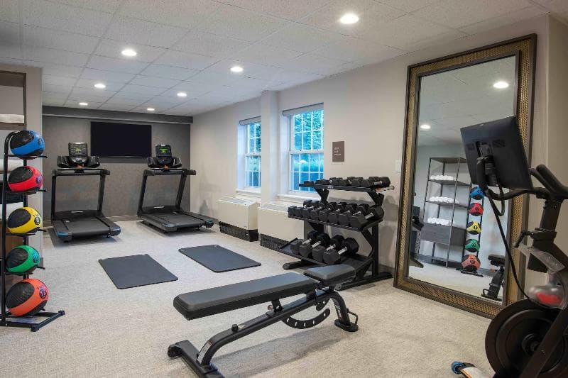 La Quinta Inn & Suites by Wyndham St. Albans 2