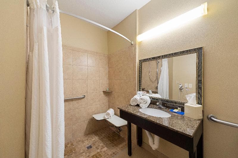 Holiday Inn Express Bloomington West 3