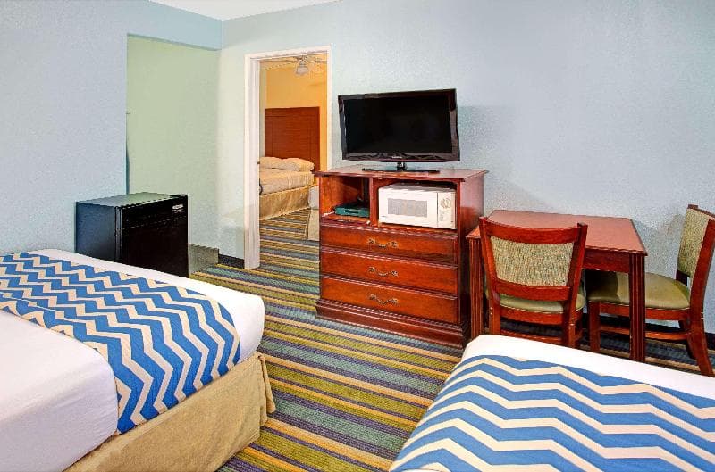 Travelodge by Wyndham Bishop 2