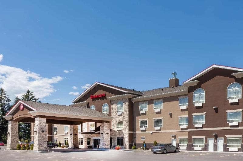 Ramada by Wyndham Creston photo 1