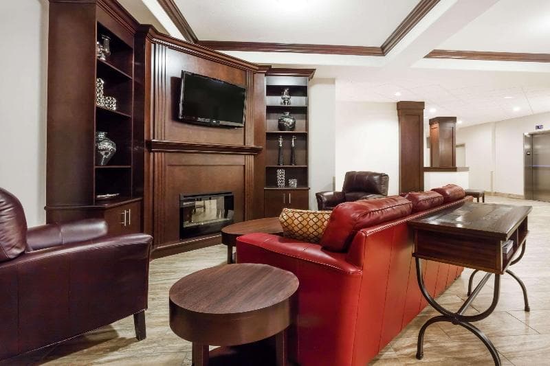 Ramada by Wyndham Creston 5
