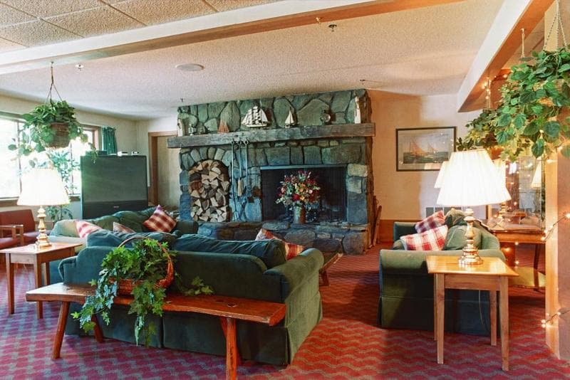 Commodores Inn 5