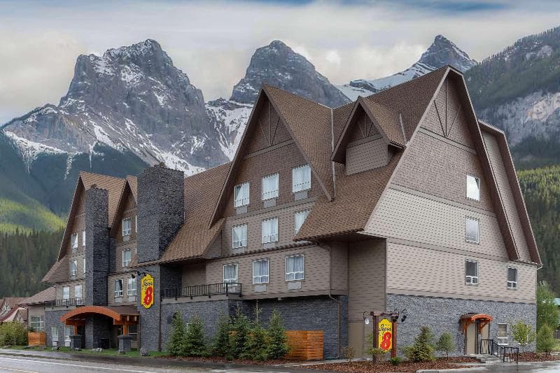 Super 8 by Wyndham Canmore 3