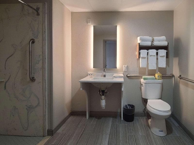 Comfort Inn Boston Milford 5