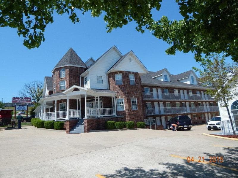 Carriage House Inn photo 1