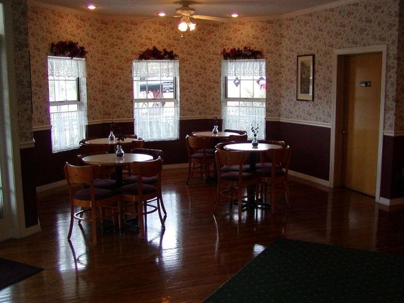 Carriage House Inn 3