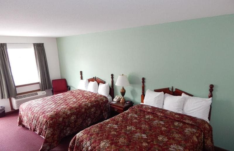Carriage House Inn 4