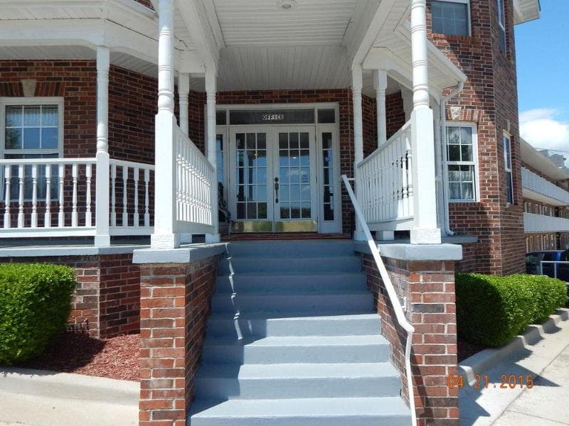 Carriage House Inn 5